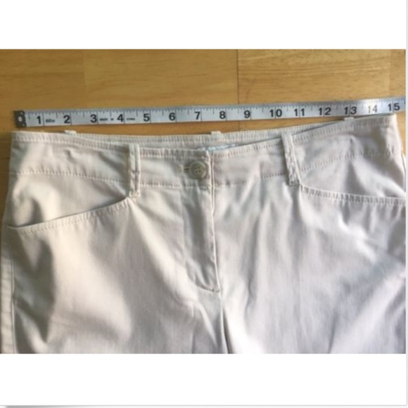 J JILL Live-in Chino Beige Bermuda Shorts Size 2 - Picture 5 of 7