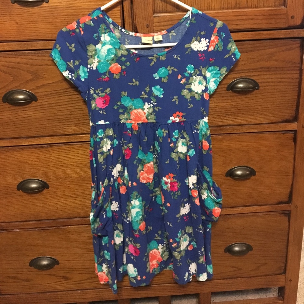 Girls flowing floral dress