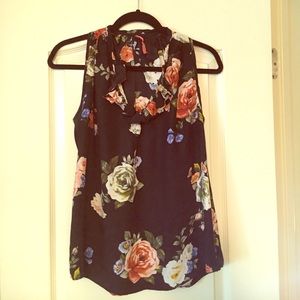 Sleeveless Floral print top
