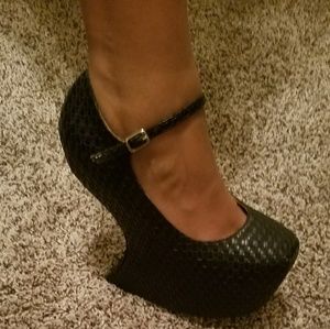 Basket weaved no show heel