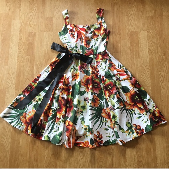 Modcloth Dresses & Skirts - Tropical Floral Swing Dress