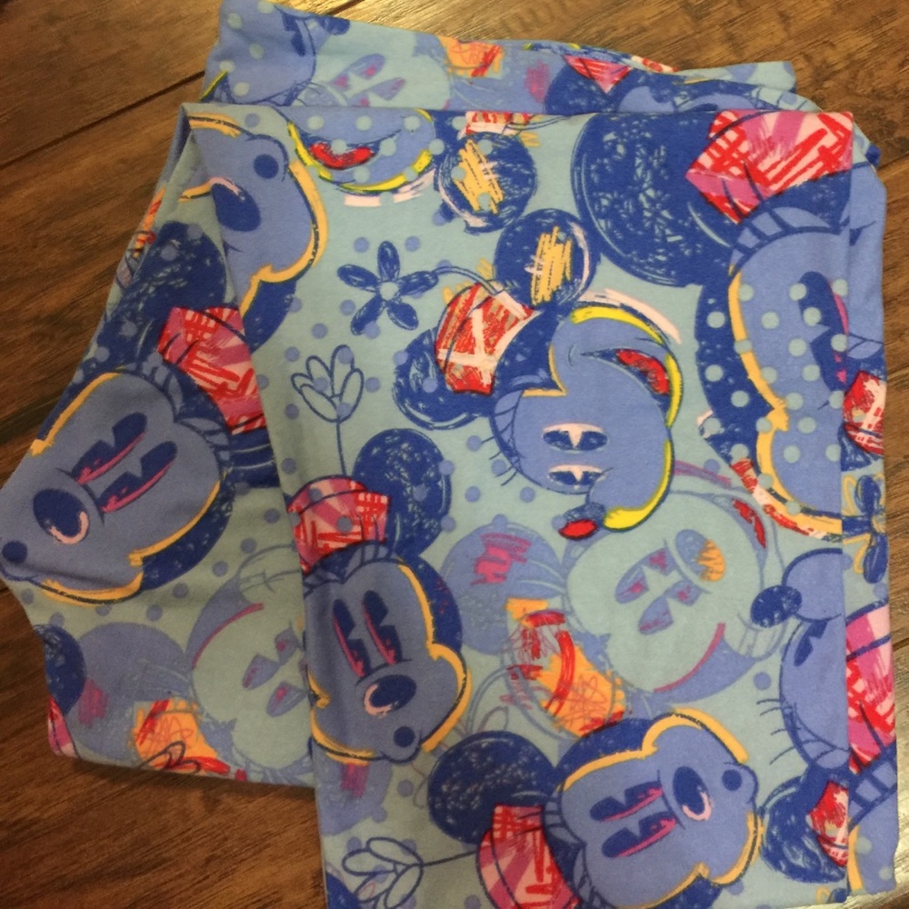 Lularoe Disney leggings tall and curvy!