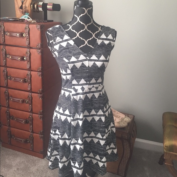 H&M Dresses & Skirts - H&M Pattern Dress