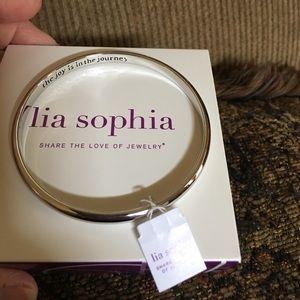 Bracelet in silver.  Never worn. Size medium wrist