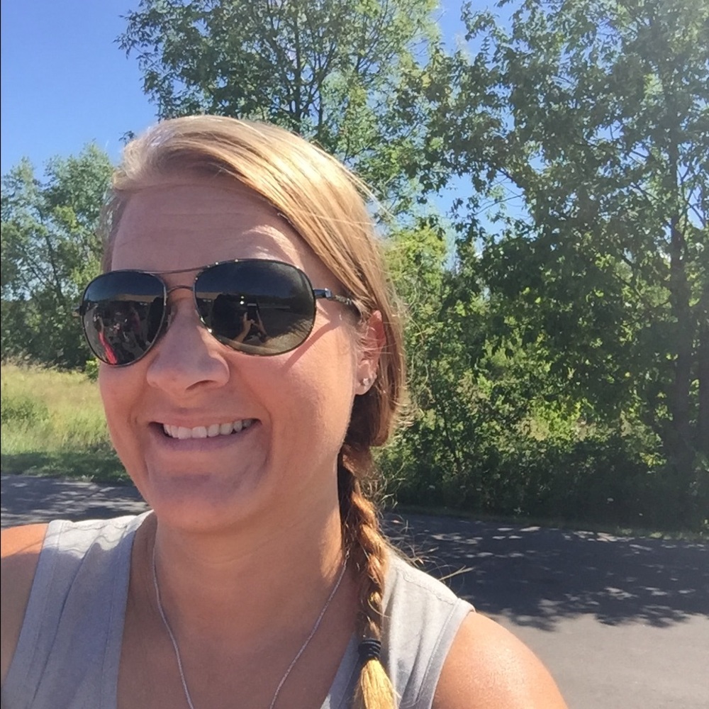 Meet your Posher, Carrie