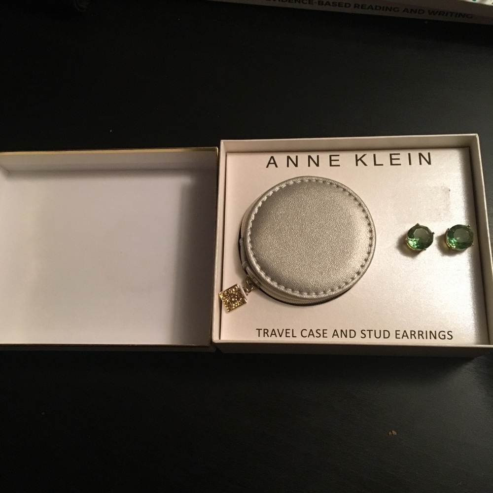 ANNE KLEIN Stud earrings