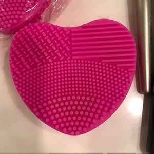 Makeup cleaner pad