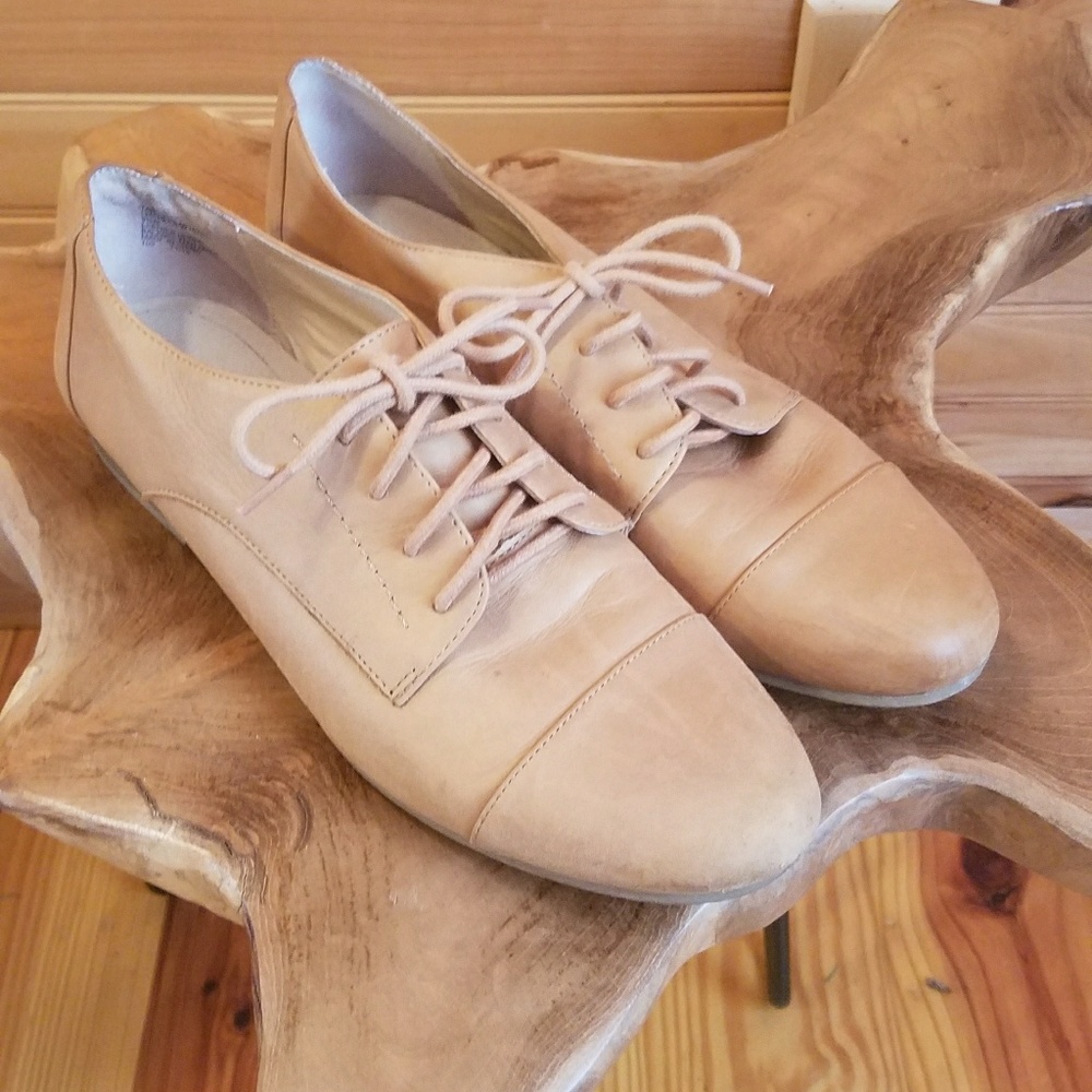 White Mountain Tan Leather Flats