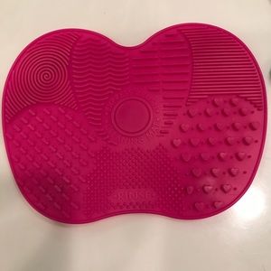 Makeup cleaner mat