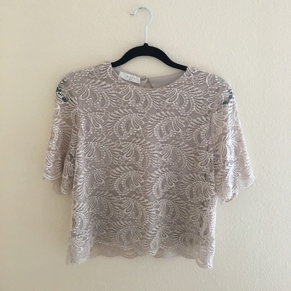 Tops - Super cute Cream shirt!!!