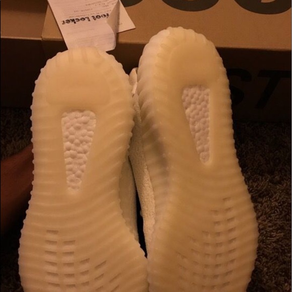 Adidas Yeezy 350 V2s (Cream Colorway) - Picture 2 of 3