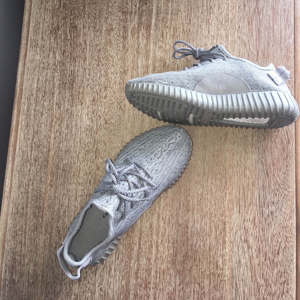 YEEZY-- unauthentic