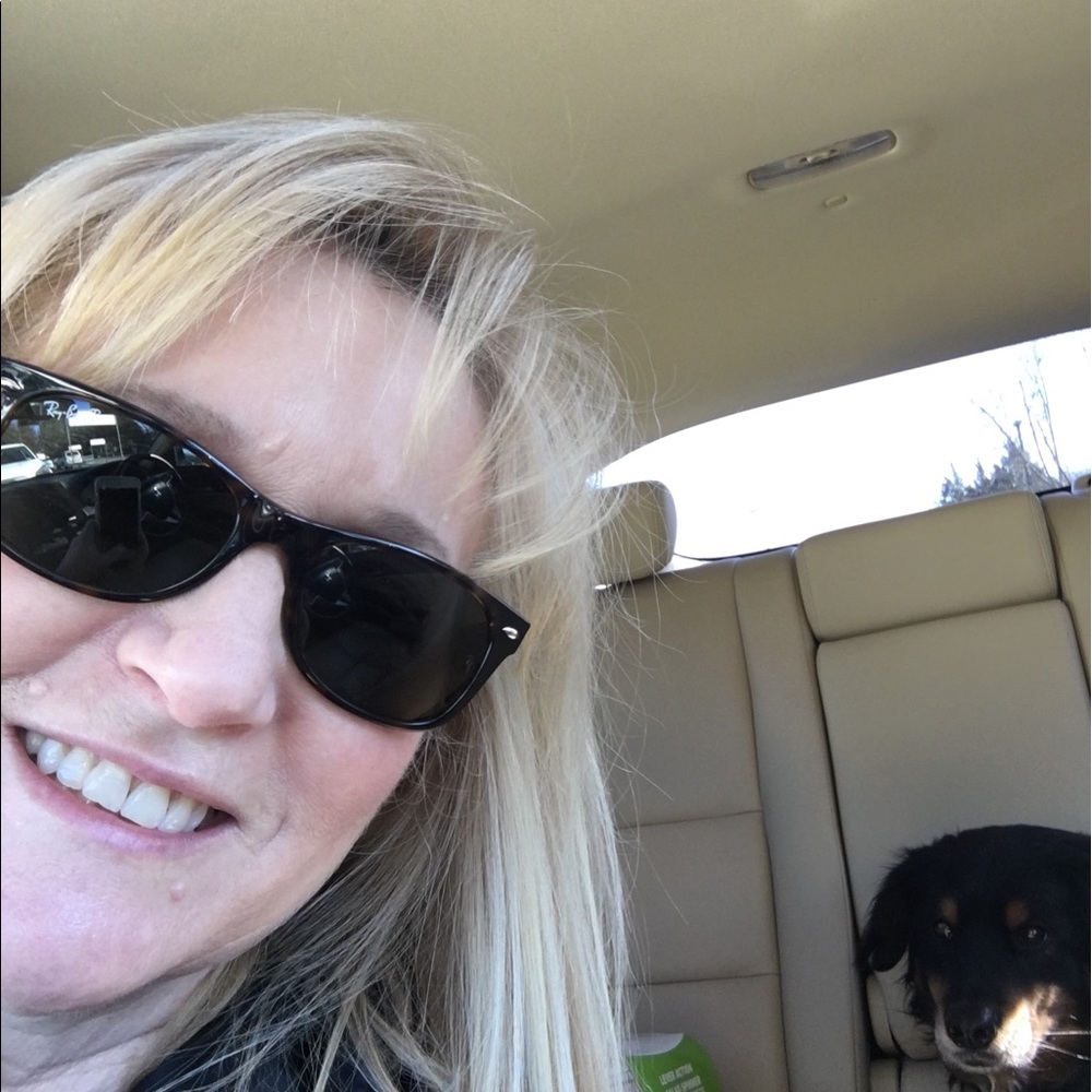 Meet your Posher, Lauren