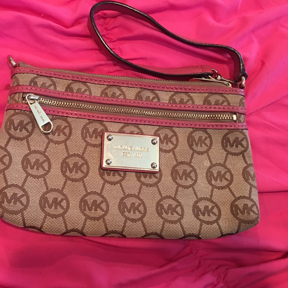 Michael kors tan and pink wristlet