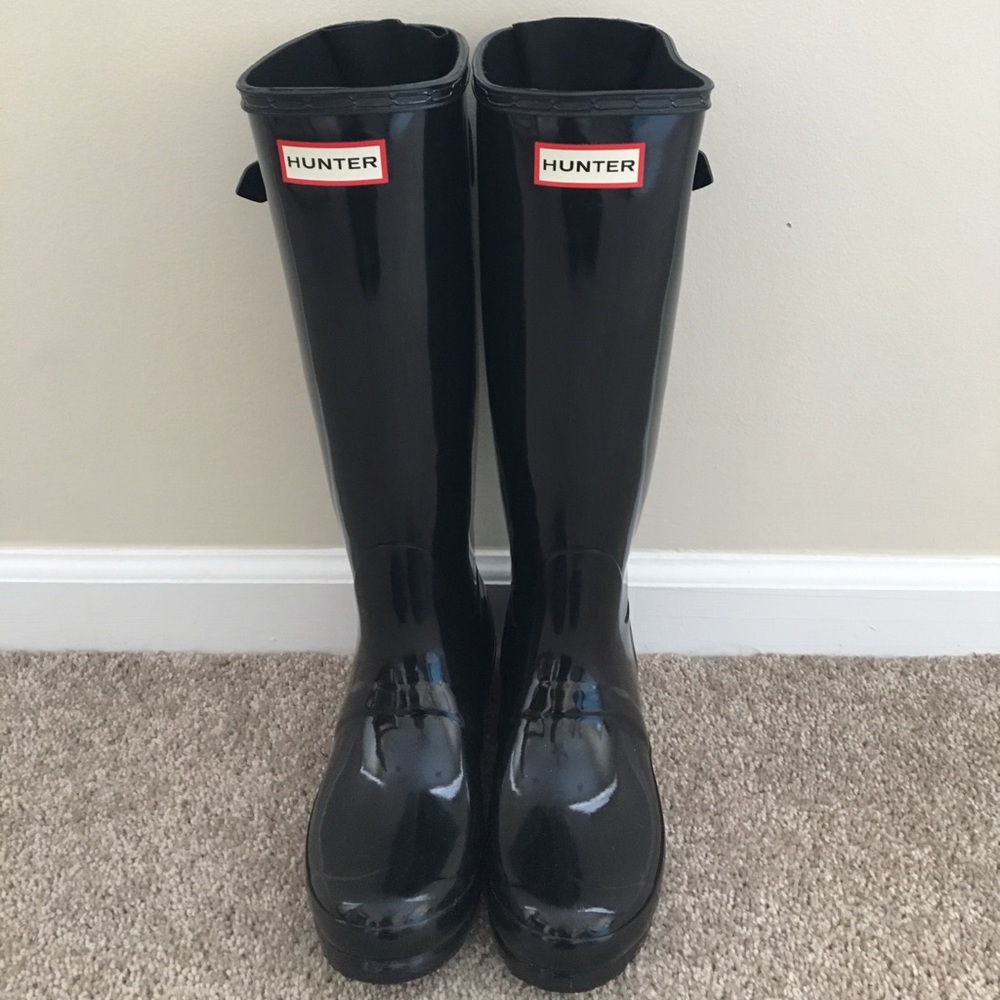 Hunter rain boots (glossy black)