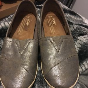 Metallic gunmetal TOMS, w6