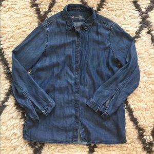 XS Gap Chambray Shirt