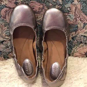 Clarks soft  loafers flat.