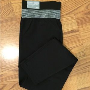 NEW LISTING! Aerie Hi-Rise Seamless Black Legging