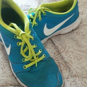 Nike tennis shoes