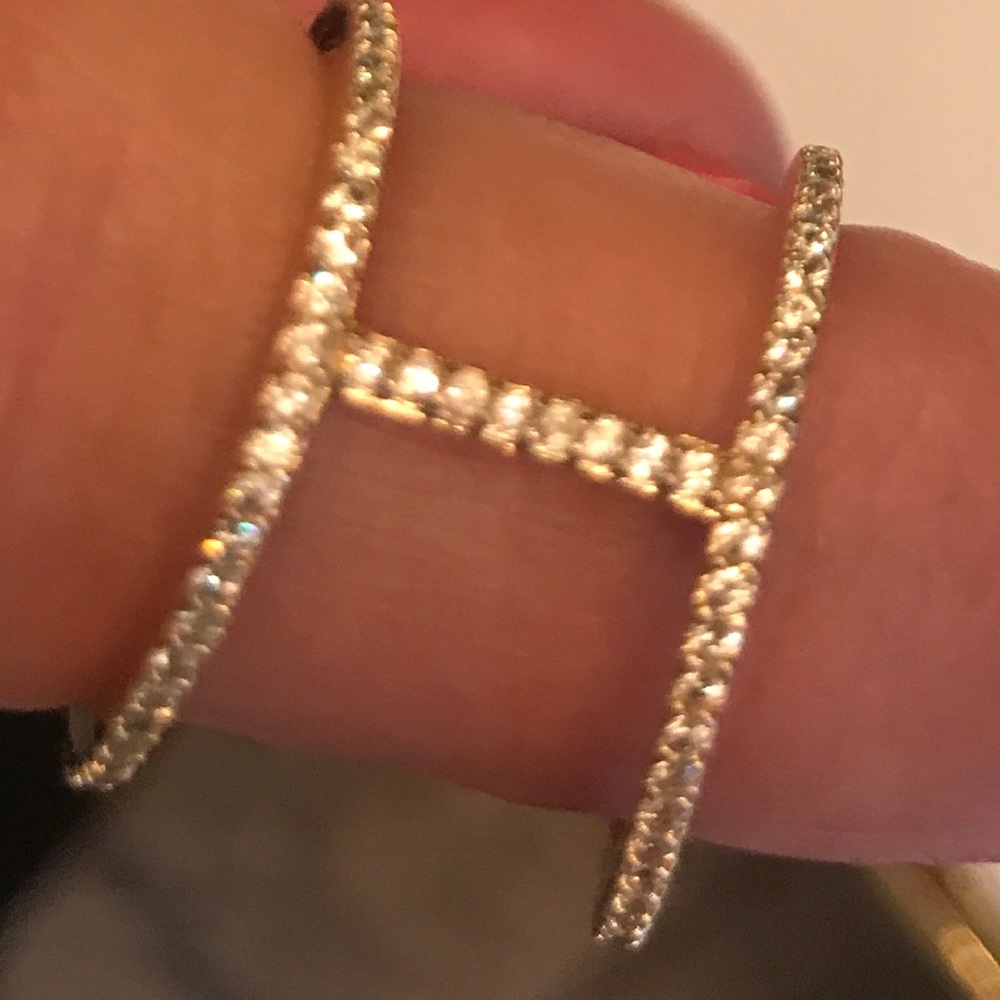 Henri Bendel gorgeous ring! Natural center stone!