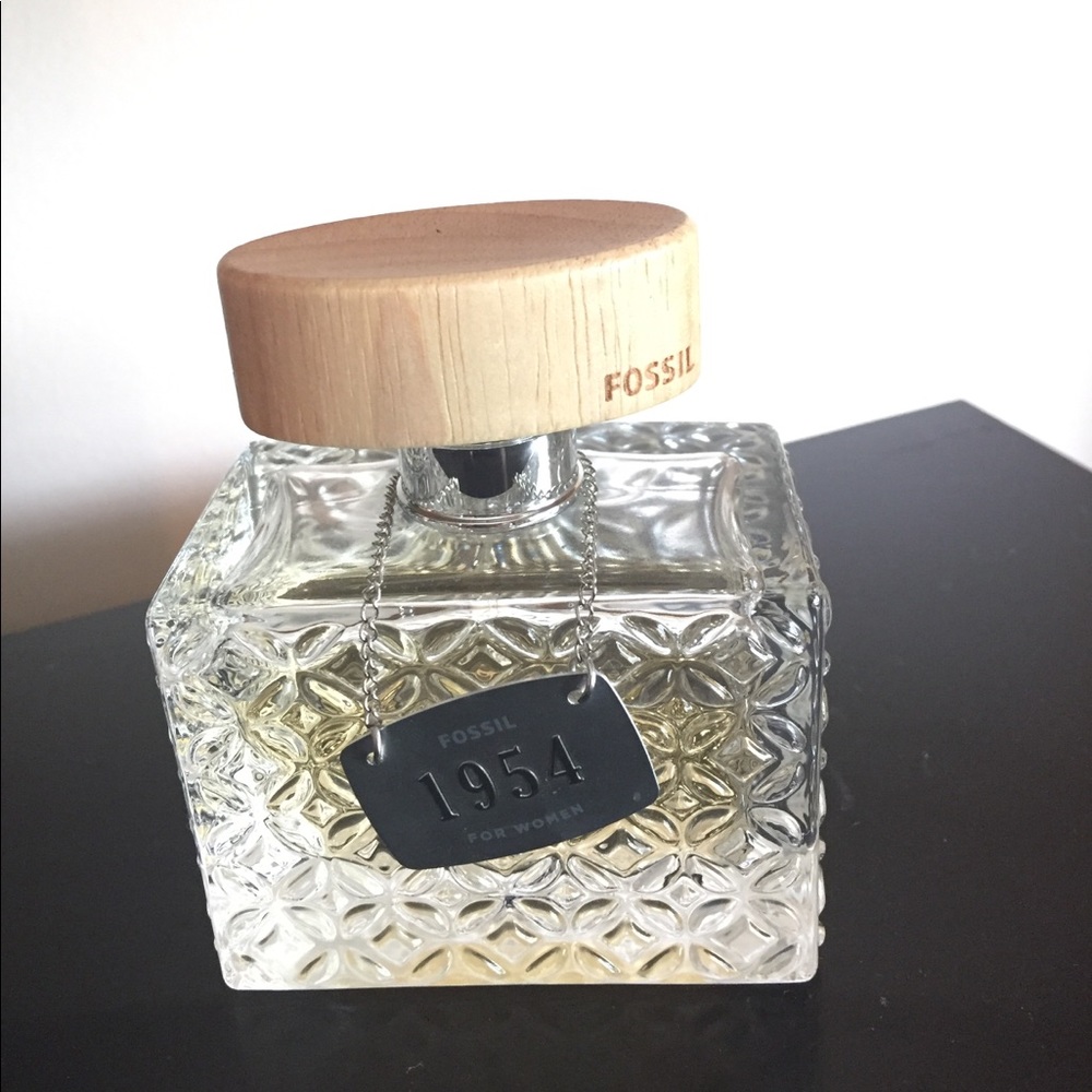 Fossil perfume