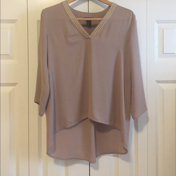 H&M Tops - Last Chance! 🦉H&M Studded Neckline Shirt