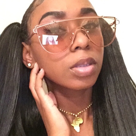 Sold out " Iris " Clear Pink Frames 💓 - Picture 4 of 6