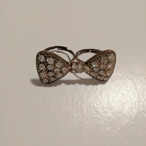 Two finger bowtie ring