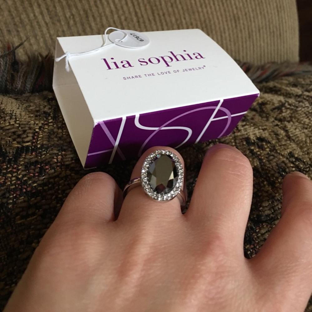 Fun replica of princess Kate's ring