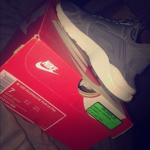 Women's air hurrache run ultra size 7