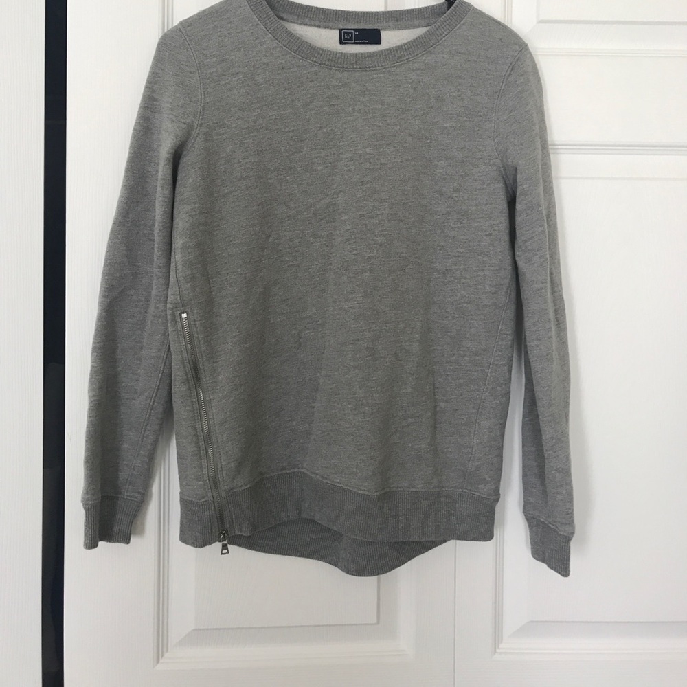 GAP grey crew neck sweatshirt