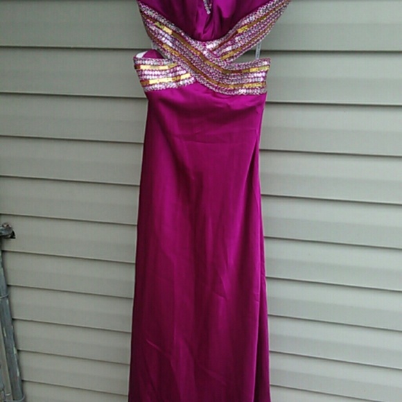 Beautiful Prom dress - Picture 2 of 3