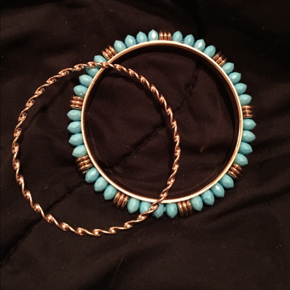 Two piece set of bracelets!💙