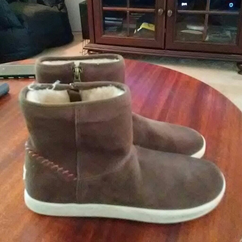 UGG youth brown boots Never Worn