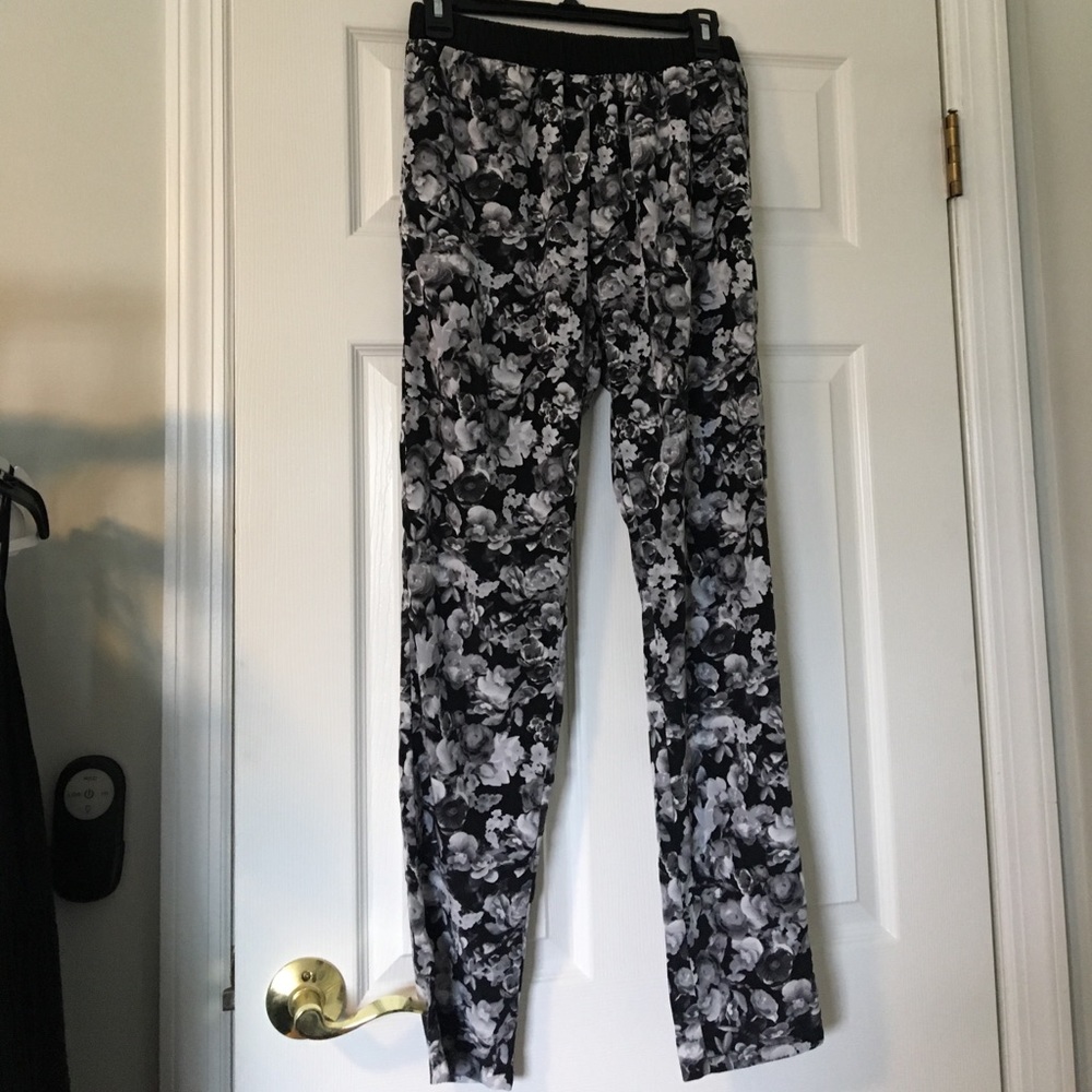 Floral pants with pockets