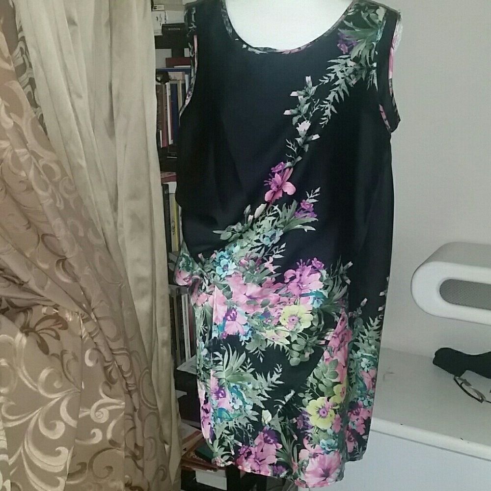 Jaye.e. dress. Sz M
