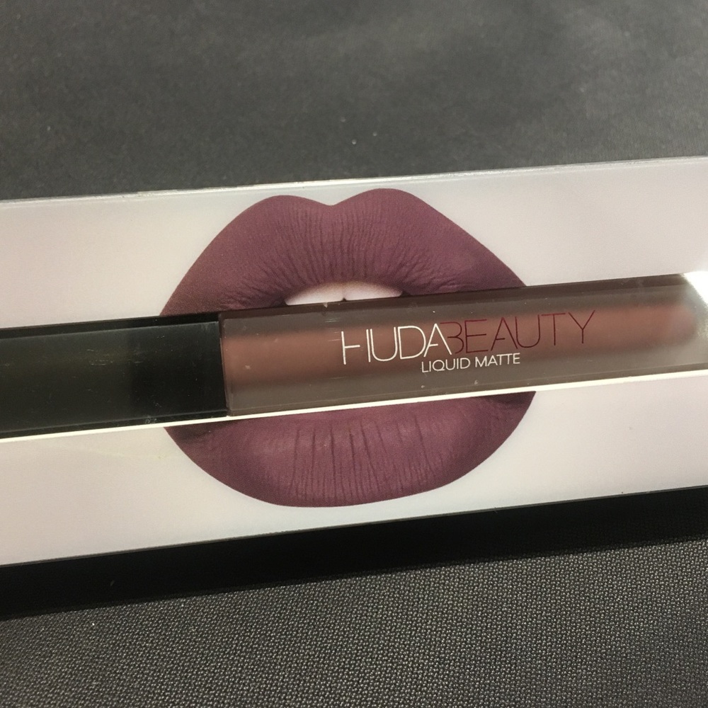 Huda beauty liquid lipstick in Medusa