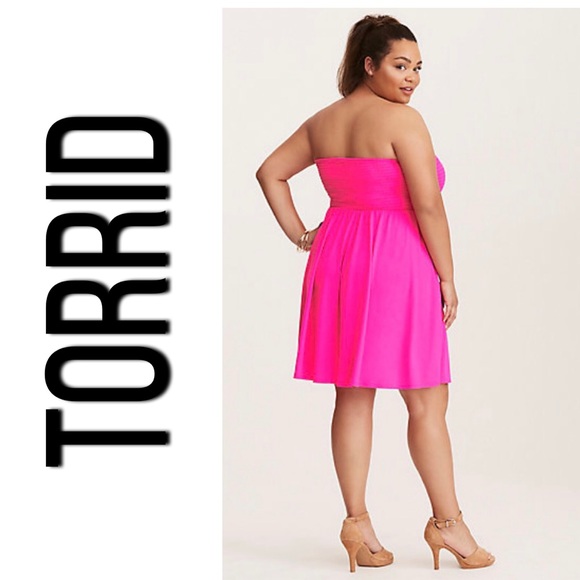 torrid Dresses & Skirts - ⭐️TORRID ⭐️ Hot pink strapless dress.