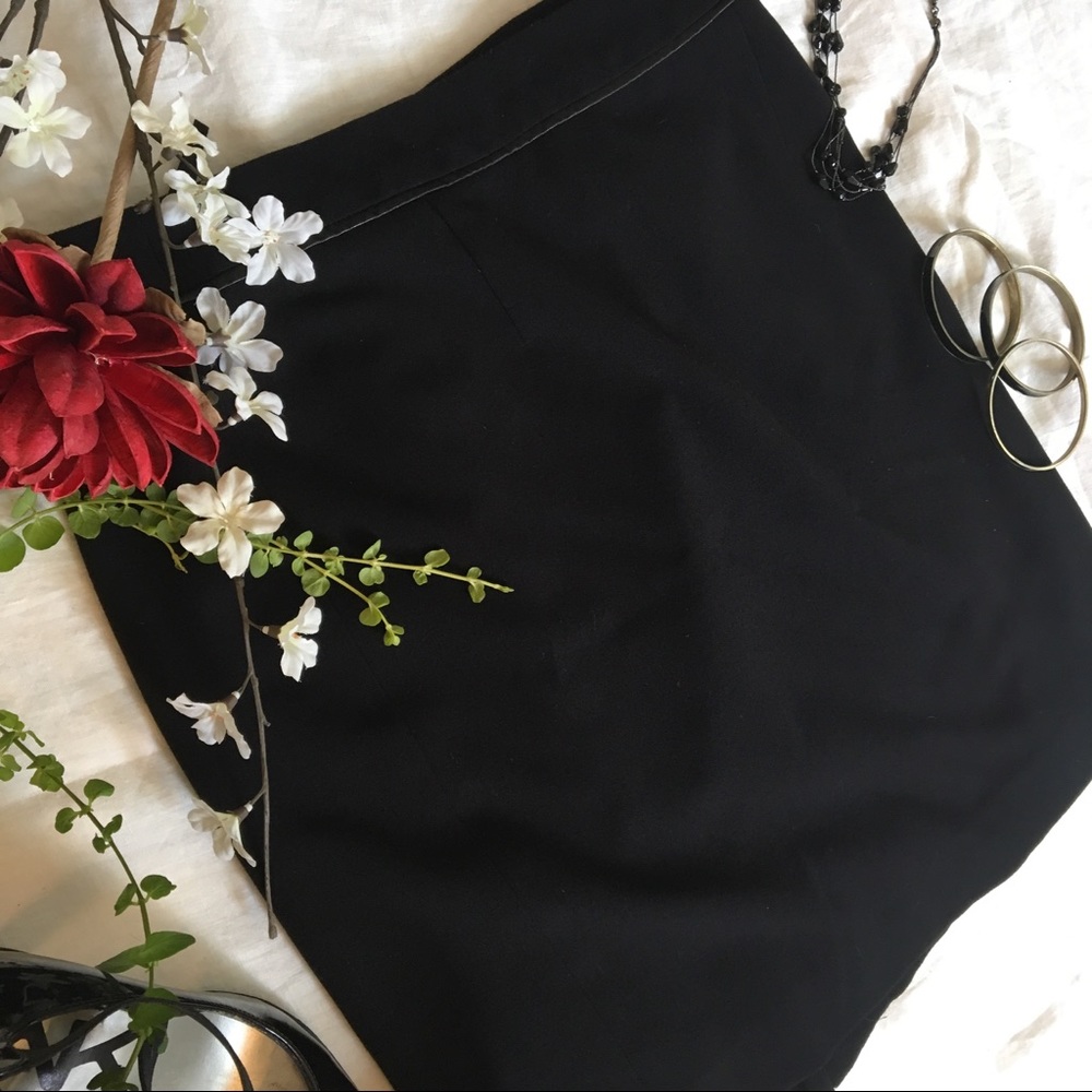 Amanda and Chelsea 🌿 Pencil Skirt 🌻 Size 4