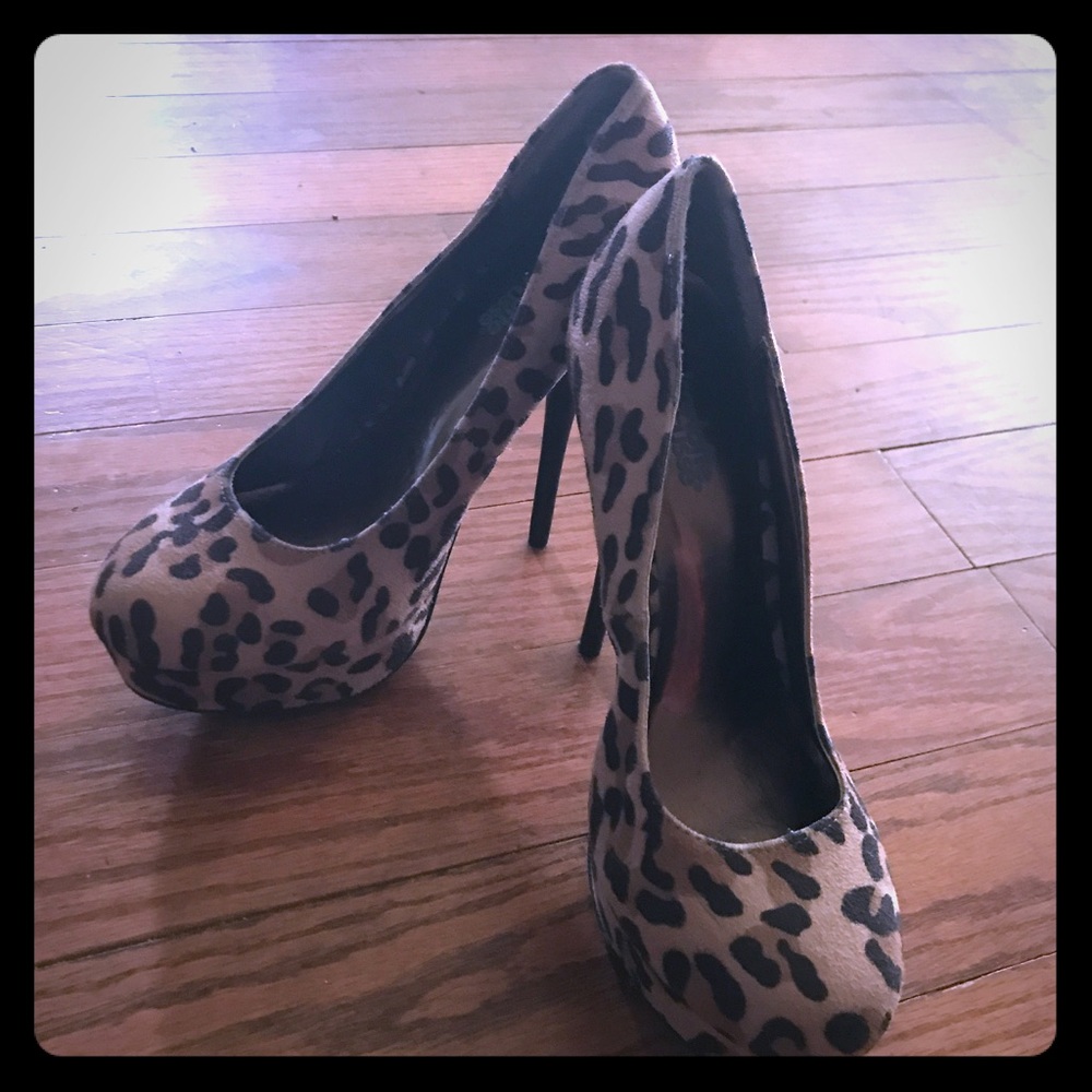 Cheetah/leopard print heels