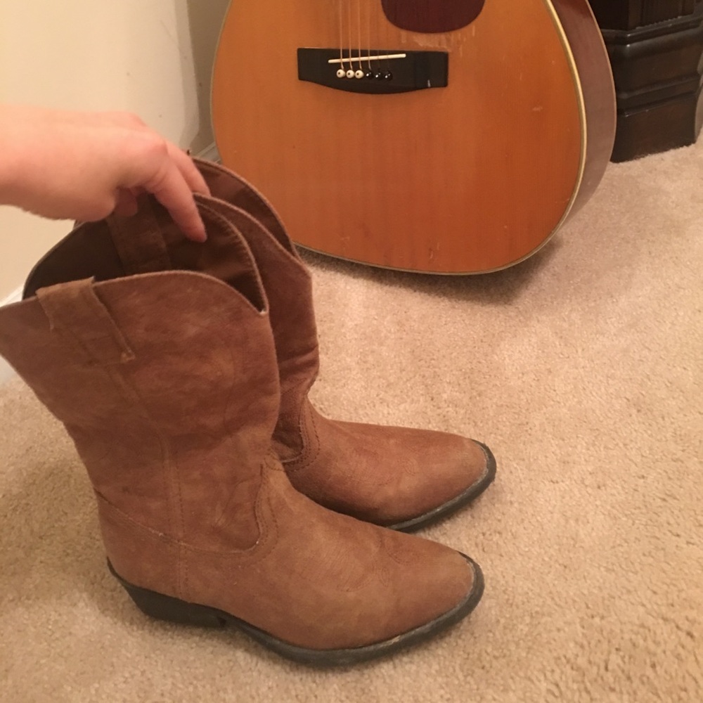 Cowboy boots, size 6, only worn a few times