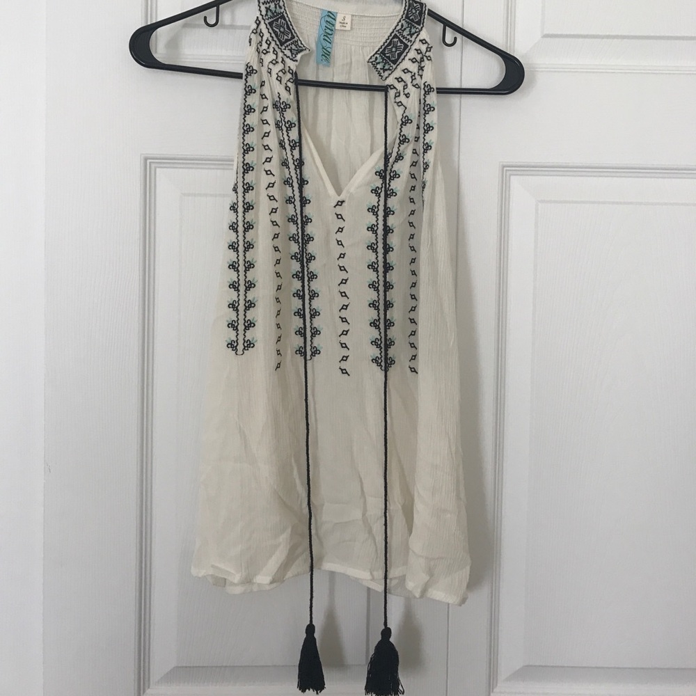 Detailed off white tank top with tassels