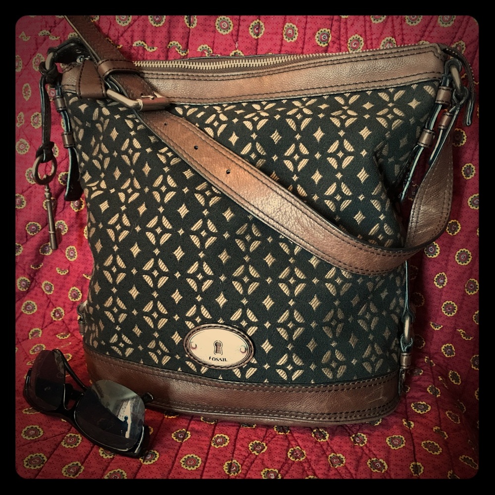 Fossil bucket handbag