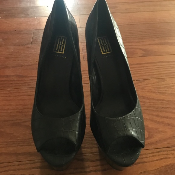 Black open toe heels - Picture 2 of 3