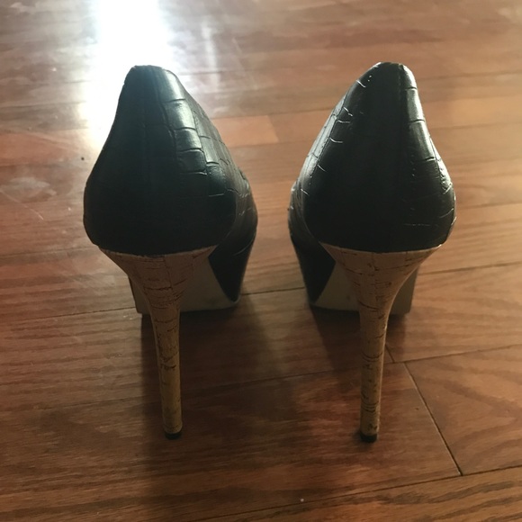 Black open toe heels - Picture 3 of 3