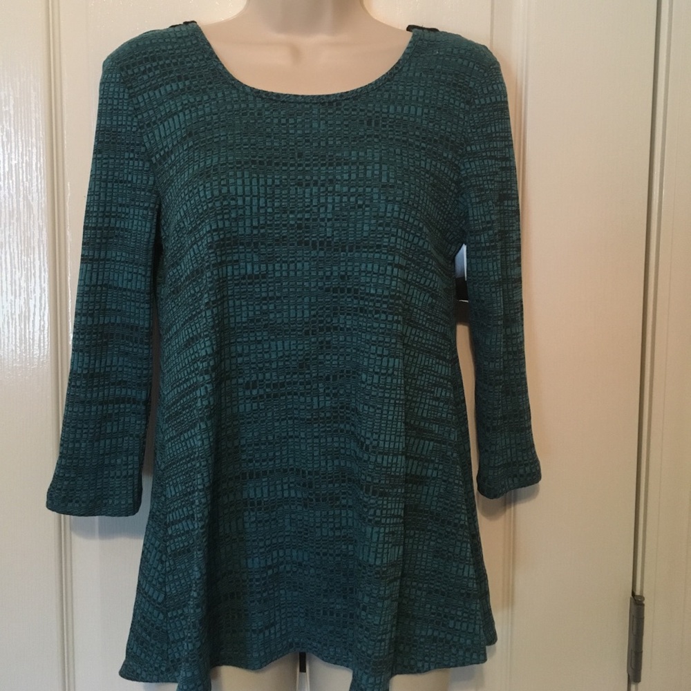 3/4 sleeve top with lace back - small