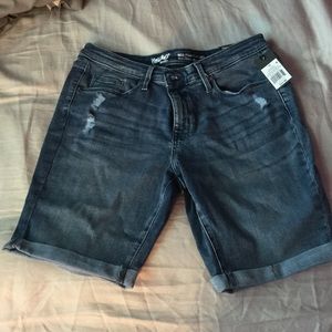NWT Mid-Rise Bermuda shorts