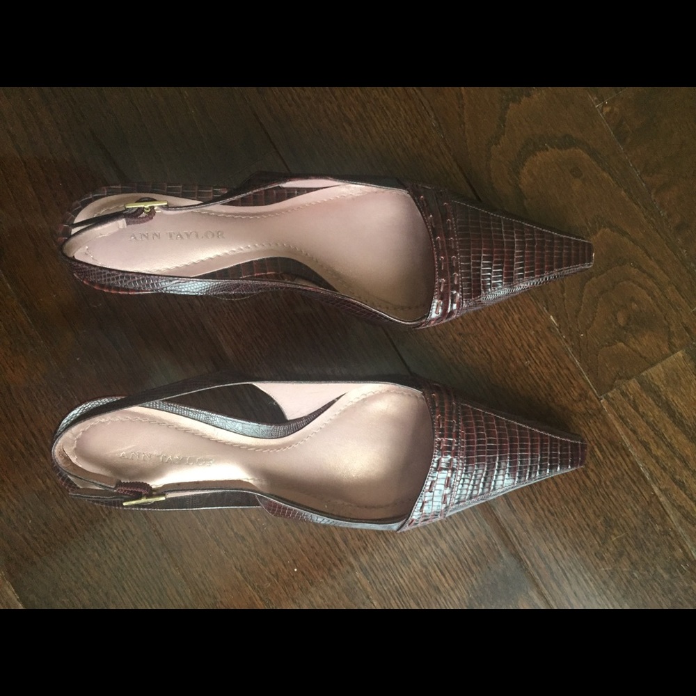 Ann Taylor Burgundy Leather Close Toed Heels