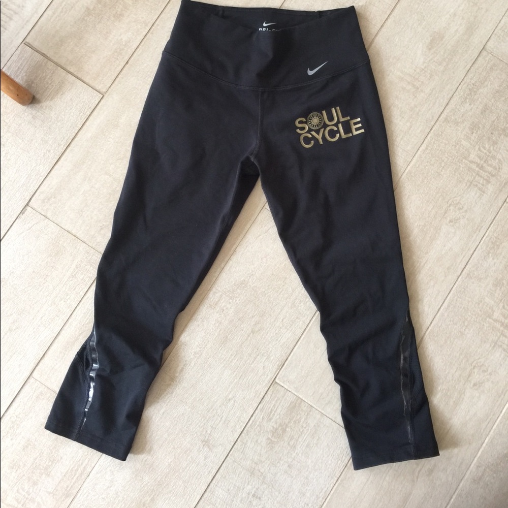 Nike soul cycle workout capris